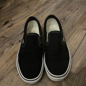 9.5, Black slip on Vans